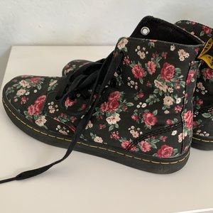 Dr. Martens Floral Hackney Canvas boots